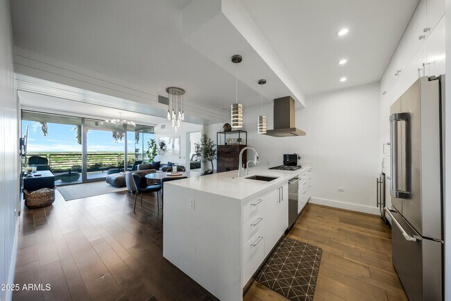 Foto del edificio - 7120 E Kierland Blvd