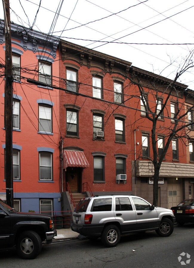 Building Photo - 735 Garden St