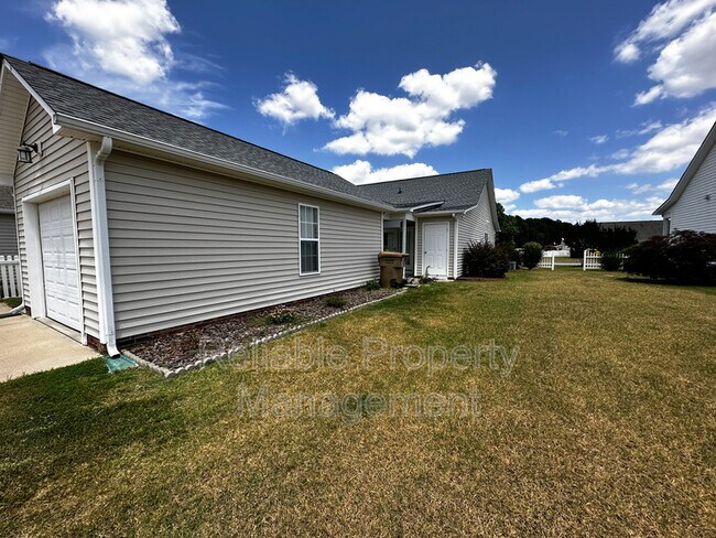 Foto del edificio - 512 Pinecroft Drive