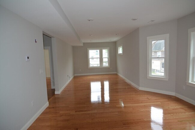 Building Photo - 58 Bromfield Rd