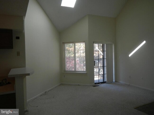 Building Photo - 10817 Amherst Ave