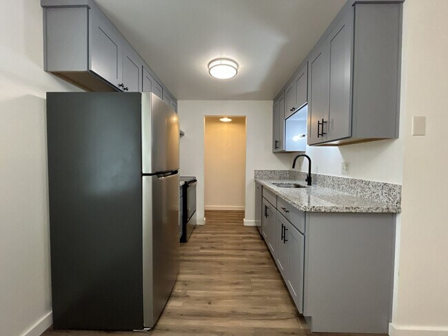 Building Photo - Updated 1BD Apartment Near Downtown with Balcony & Modern Kitchen Updates off street parking
