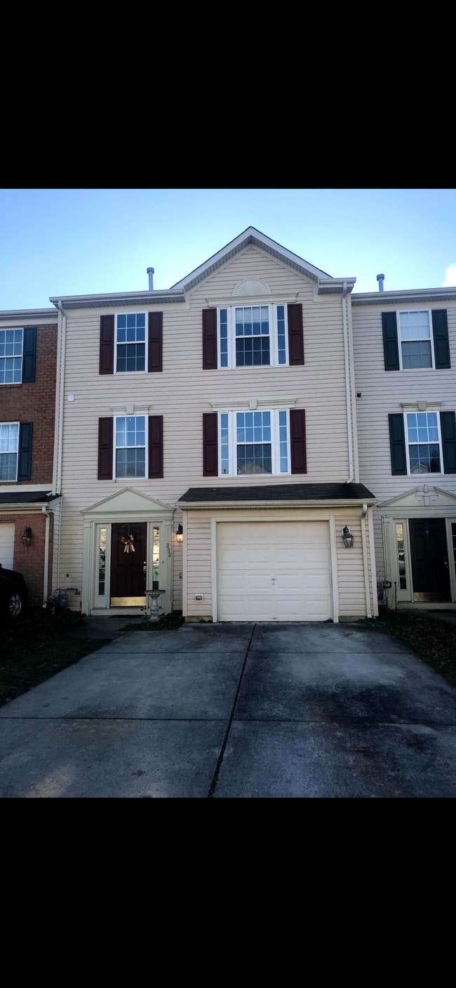 Building Photo - 303 Saint Thomas Dr