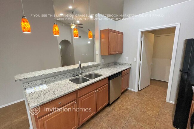 Building Photo - 2110 N Ithica St