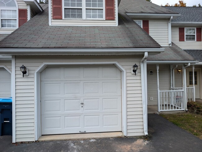 Building Photo - 605 Country Acres Ct