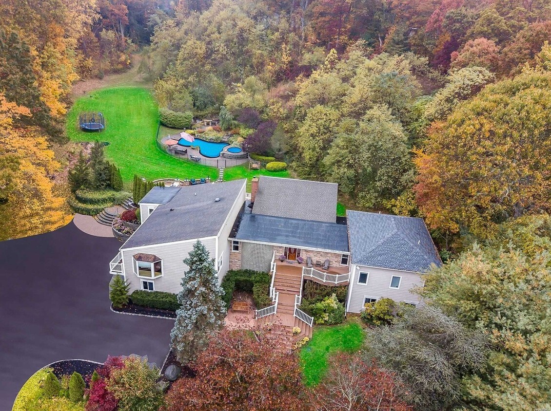 118 Old Country Rd, Melville, NY 11747 House Rental in Melville, NY