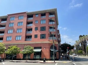 Building Photo - 125 N Raymond Ave