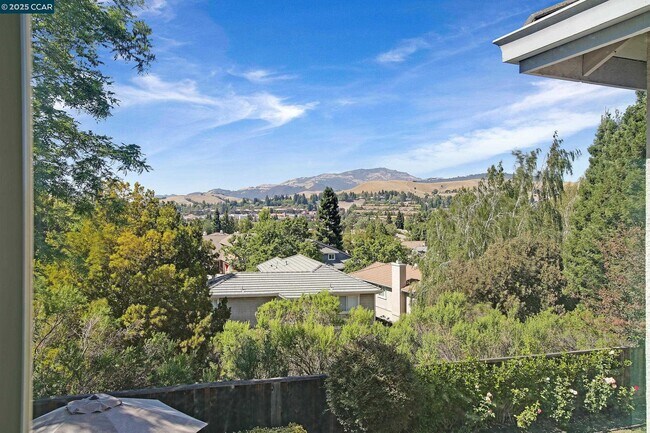 Building Photo - 706 Endsleigh Ct