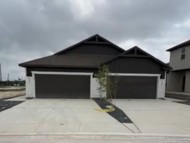 Building Photo - 121 Nespral Dr