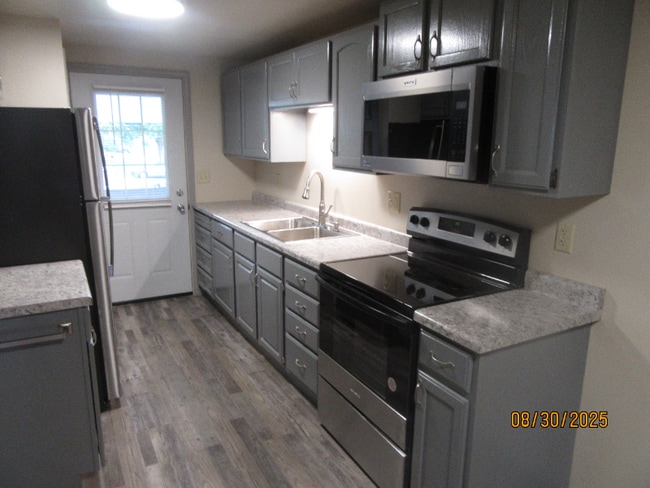 Building Photo - 316 Cherry Ln