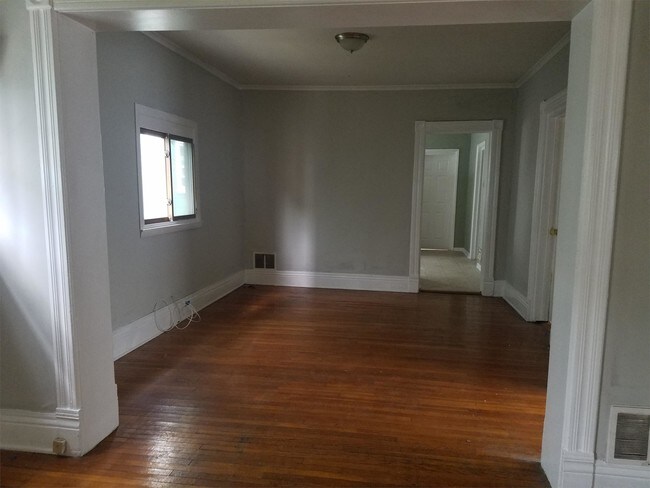Building Photo - 412 Hoyt St