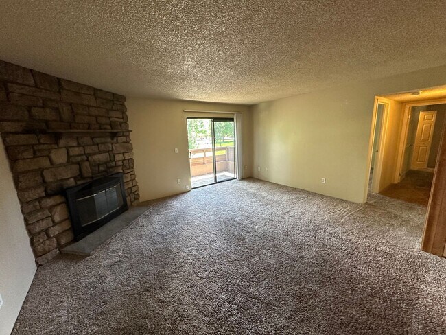 Foto del edificio - Location! Location! 2-bed 2-bath condo ove...