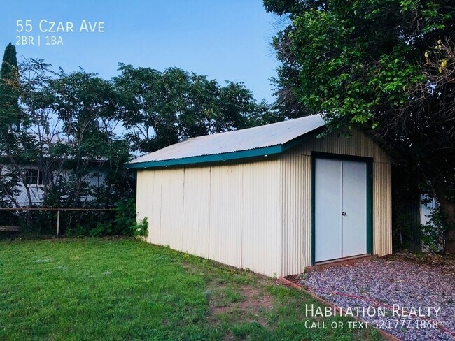 Charming 2 bedroom with large grassy yard ... photo'