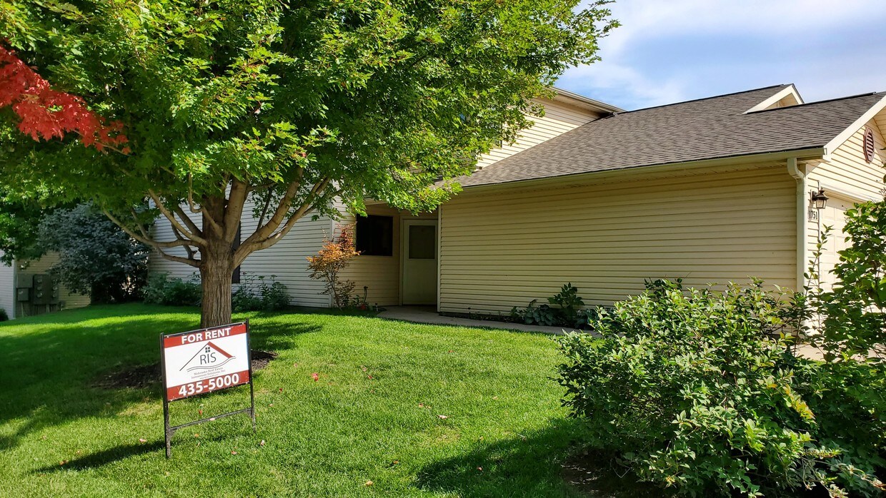 1751 Surfside Dr, Lincoln, NE 68528 Townhome Rentals in Lincoln NE