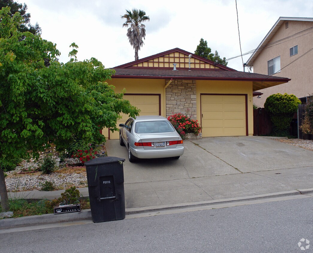 Building Photo - 119 Palm Ave