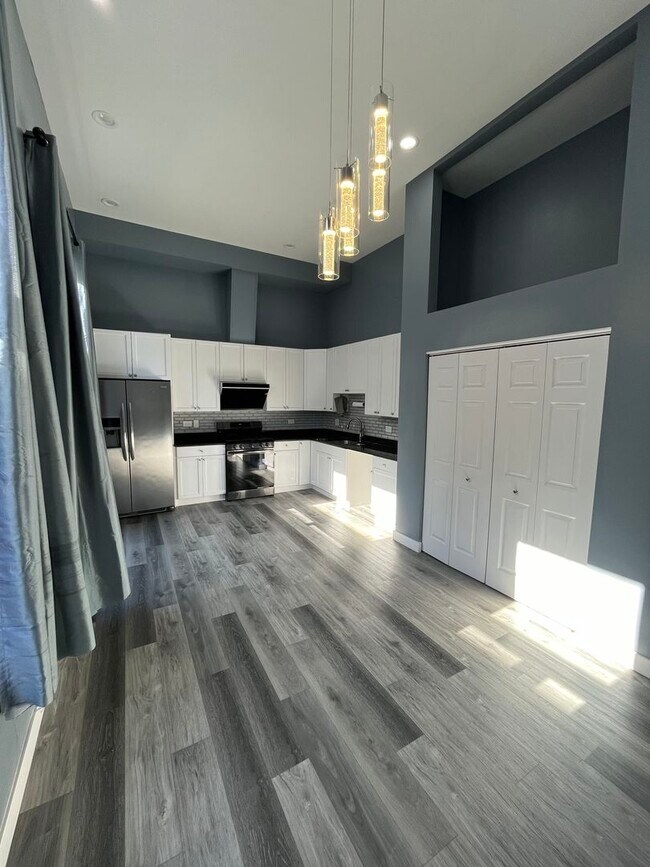 Building Photo - 3533 W 38th St