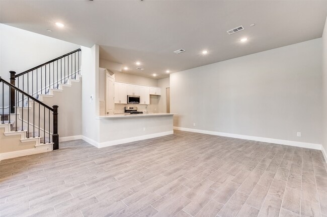 Building Photo - 6148 Blythe Dr