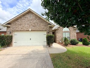 Building Photo - 705 Post Oak Way