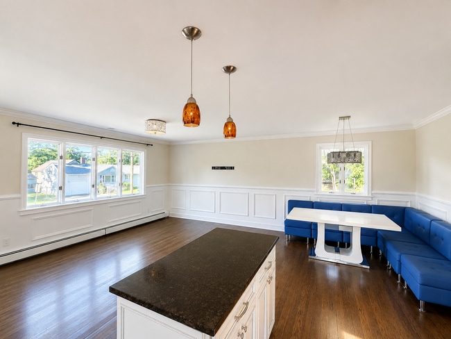 Photo - 72 Dartmouth St (Islip, NY) House