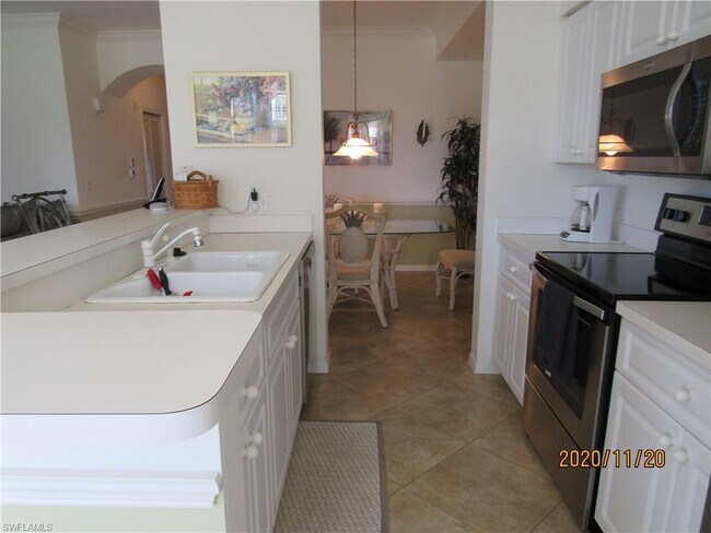 Building Photo - 10461 Washingtonia Palm Way