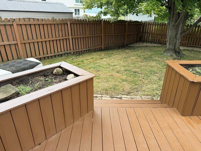 Foto del edificio - 3238 Gresham Ln E