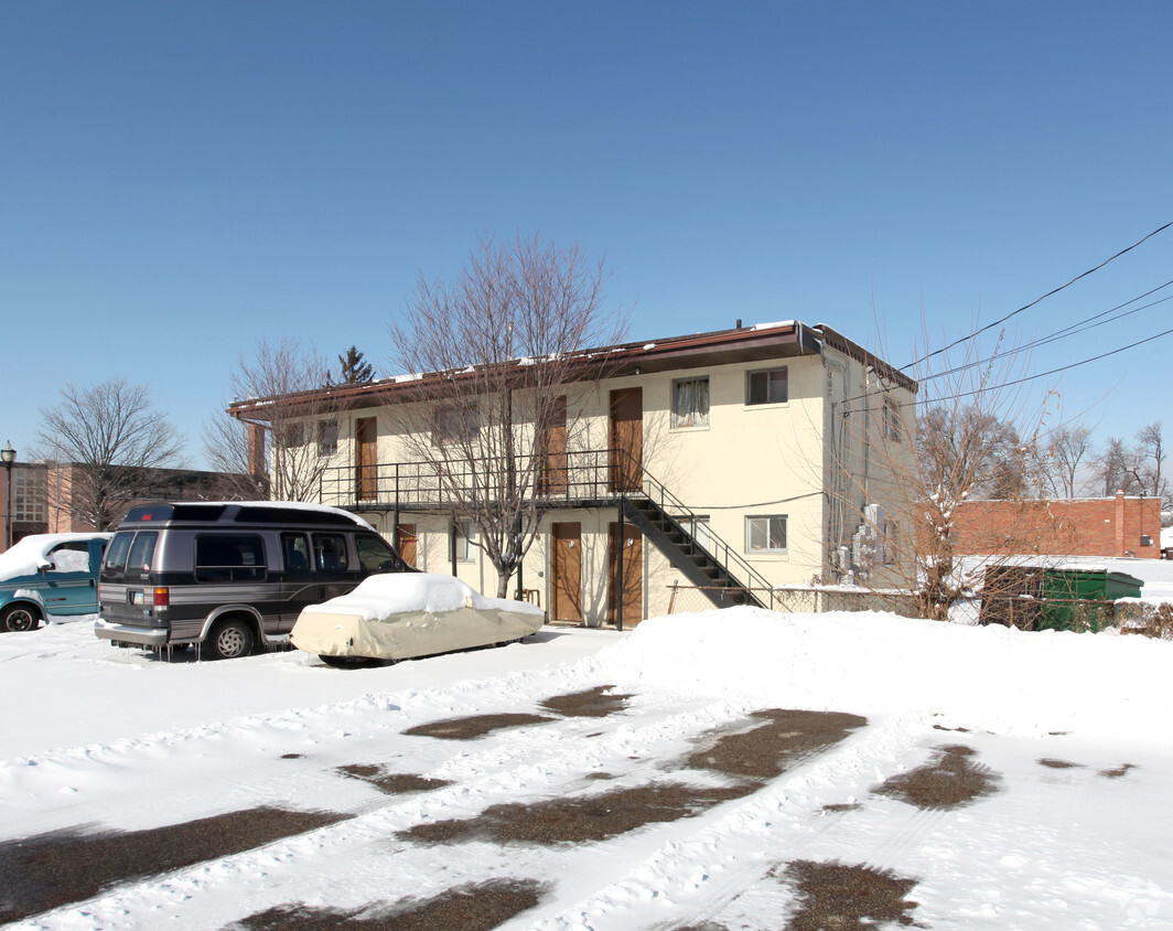 Building Photo - 706 S Yearling Rd