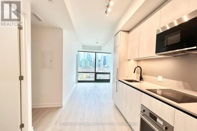 Building Photo - 35 Parliament St