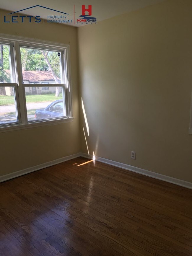 Building Photo - Cozy 4 bedroom Home