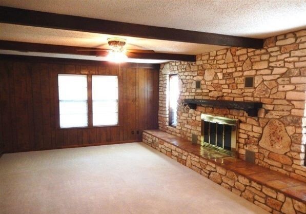Foto del edificio - Available Early July: Spacious Home With L...