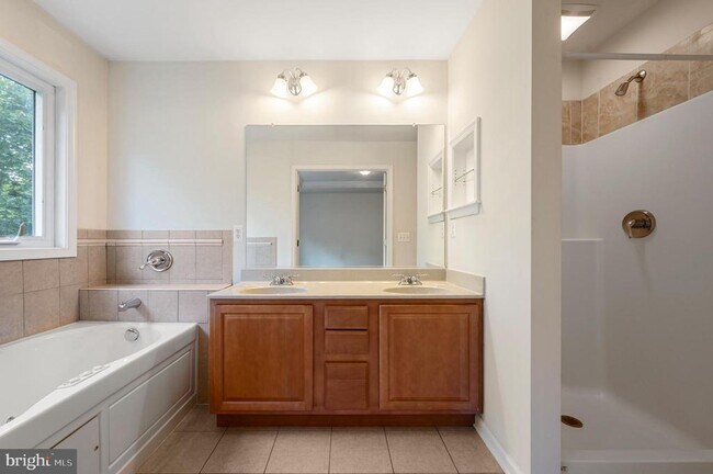 Foto del edificio - 5209 Pan Tops Dr