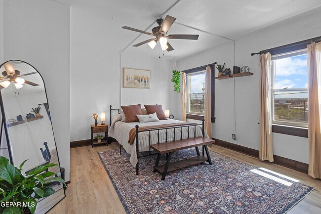 Foto del edificio - 618 1/2 Stewart Ct
