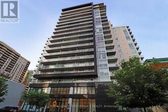 Building Photo - 255 Bay St