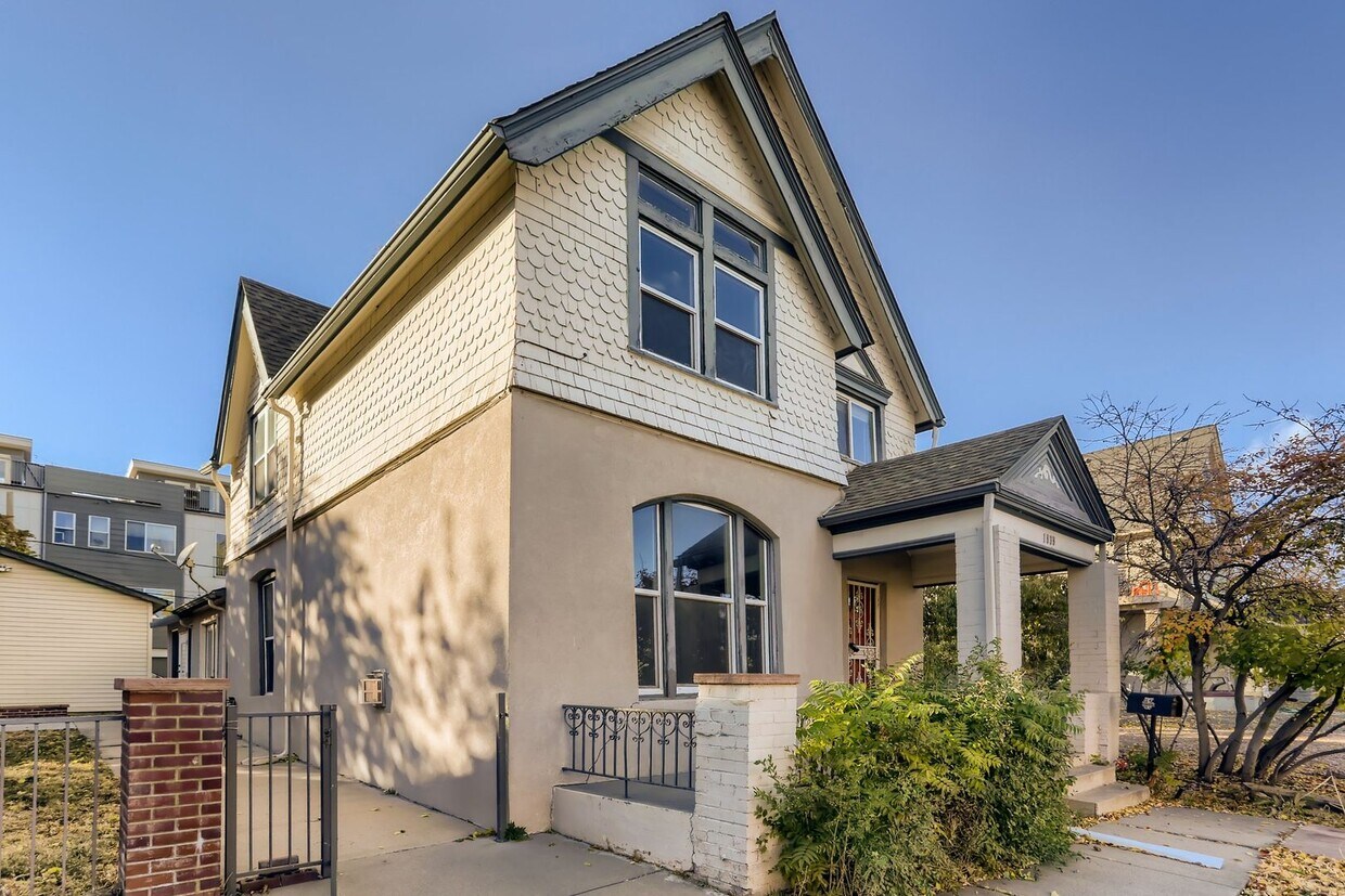Stunning 4 bedroom, 4 bathroom home near Sloan's Lake! - Stunning 4 bedroom, 4 bathroom home near Sloan's Lake!