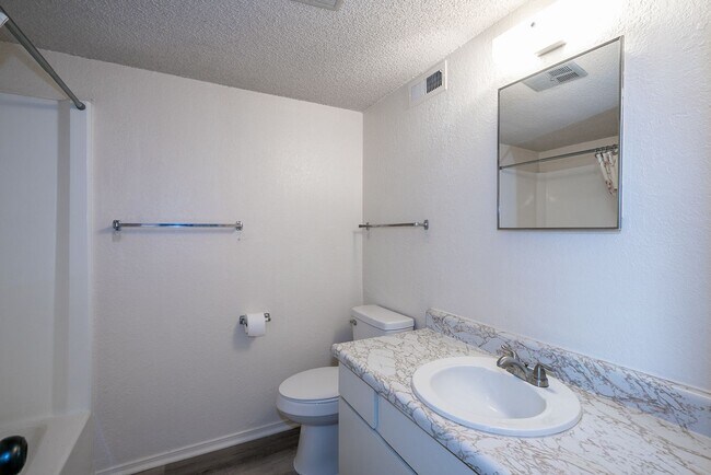 Building Photo - COMING SOON!! 4 Bed 2.5 Bath COZY home wit...