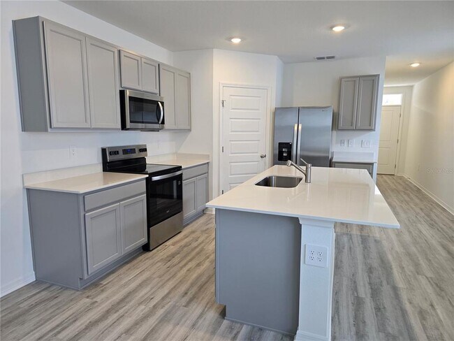 Foto del edificio - 8411 Madrid St