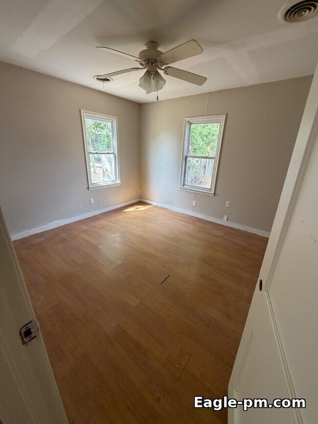 Foto del edificio - 714 13th Ave NW