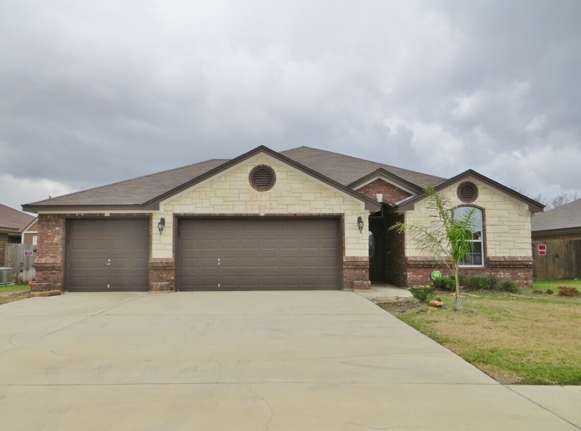 Foto principal - BEAUTIFUL HOME IN GOODNIGHT RANCH!