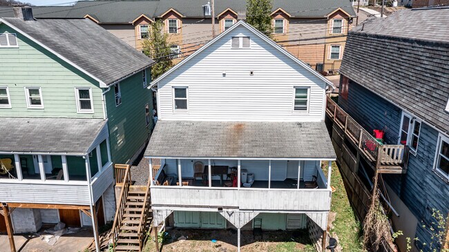 Back Porch - 142 E 1st St