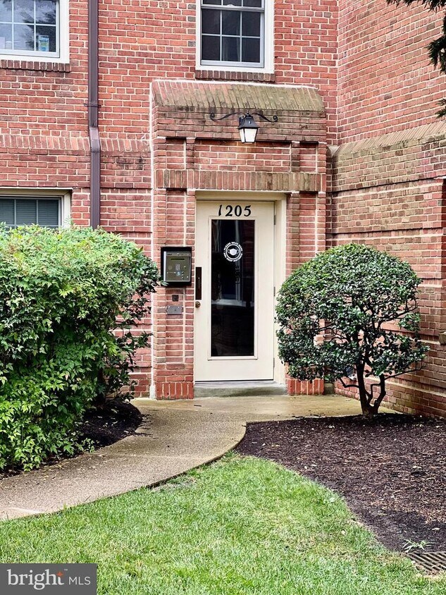 1205 N Pitt St Unit 2B, Alexandria, VA 22314 Apartment for Rent in