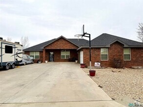 Building Photo - 1347 Oakwood Cir