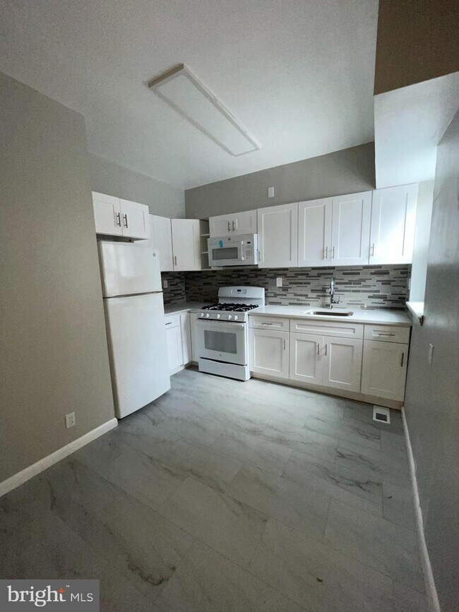 Foto del edificio - 4944 W Stiles St