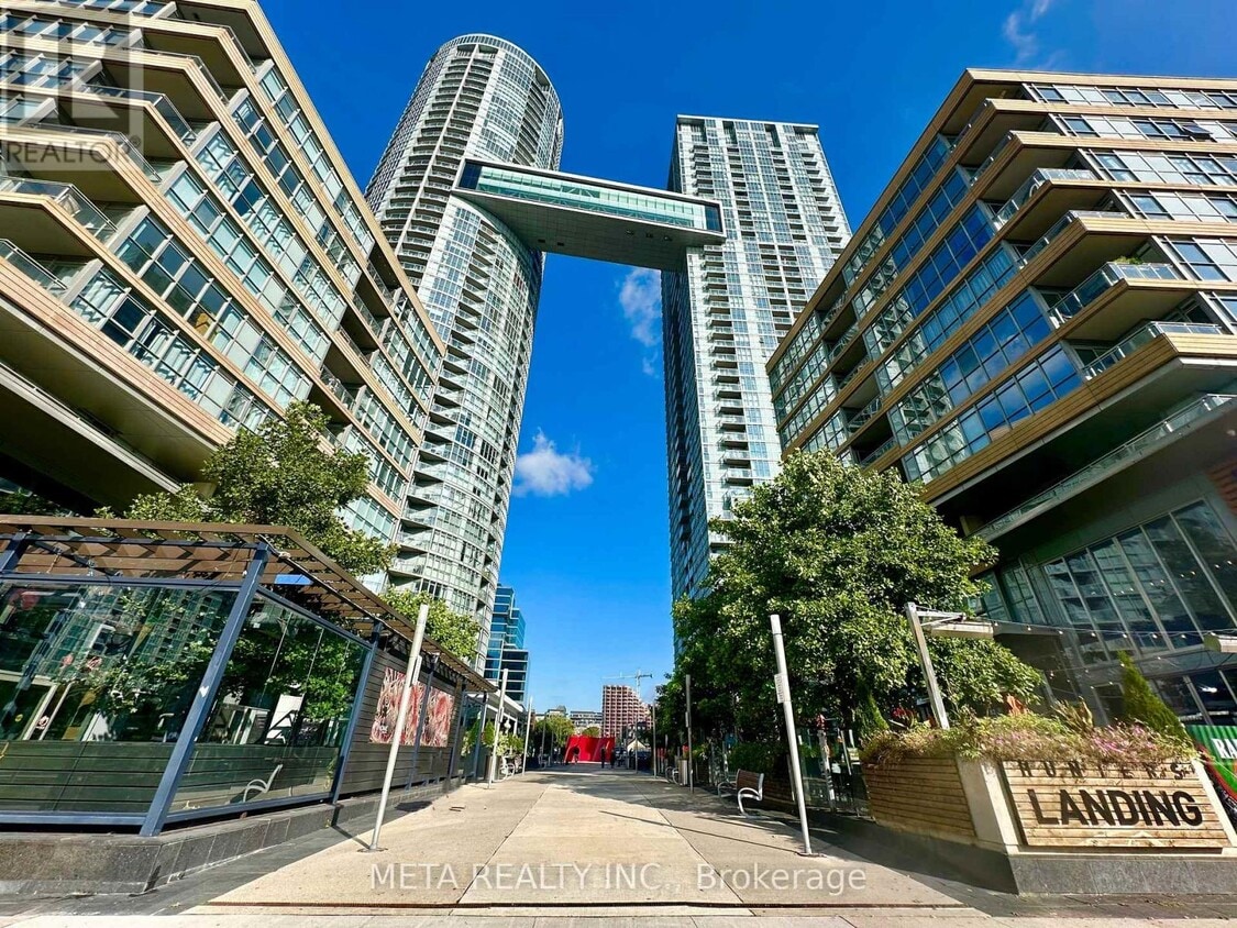 Primary Photo - 151-151 Dan Leckie Way