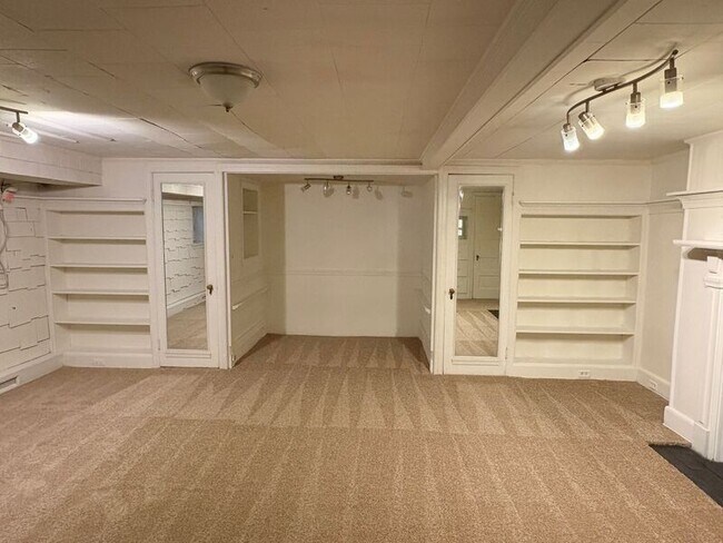 Foto del edificio - 107 E Chase St