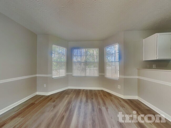 Foto del edificio - 5950 Crescent Ridge Ct