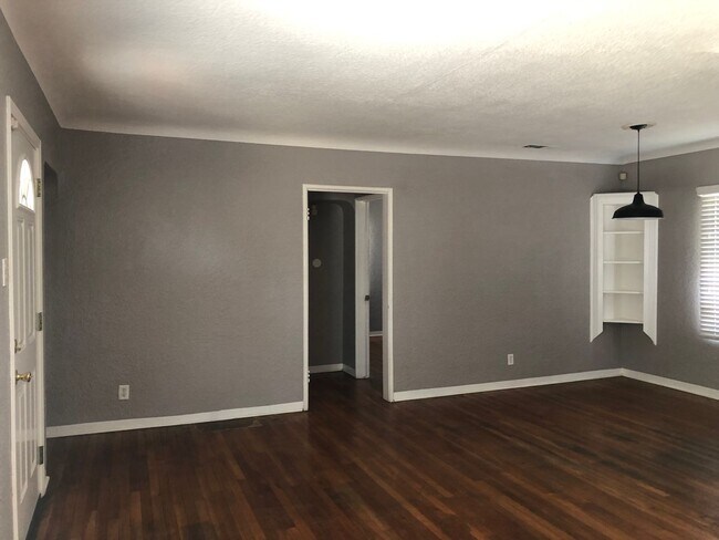 Building Photo - 630 N Manor St