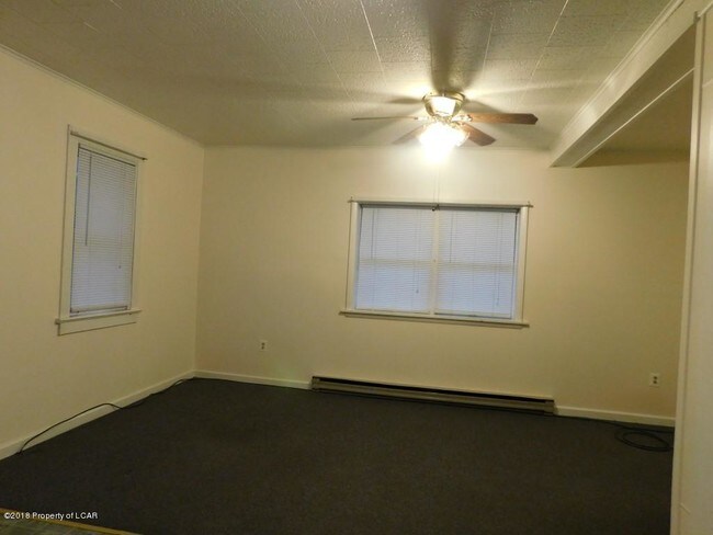 Building Photo - 124 N Main St