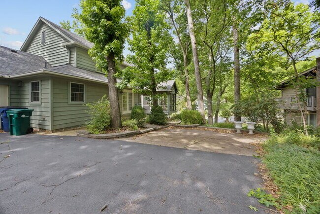 Foto del edificio - 12819 Huntercreek Rd