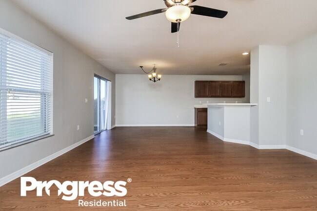 Building Photo - 11104 Silver Fern Way