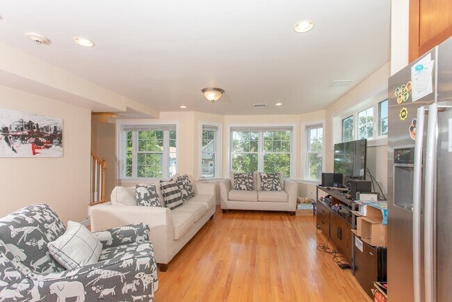 Building Photo - 383 Hyde Park Ave