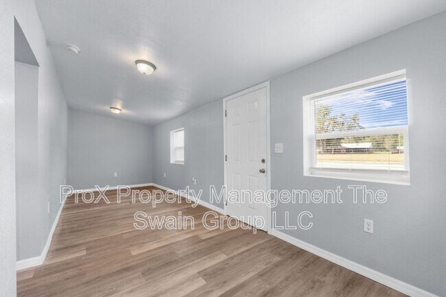 Building Photo - 515 S Charleston Ave